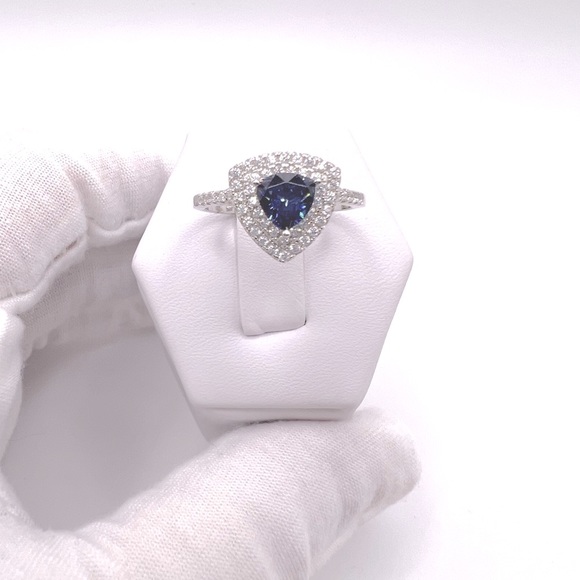 Sale $20 Firm! Sterling Silver Trillion Shape Tanzanite Cz and Clear Cz Ring - Picture 4 of 16